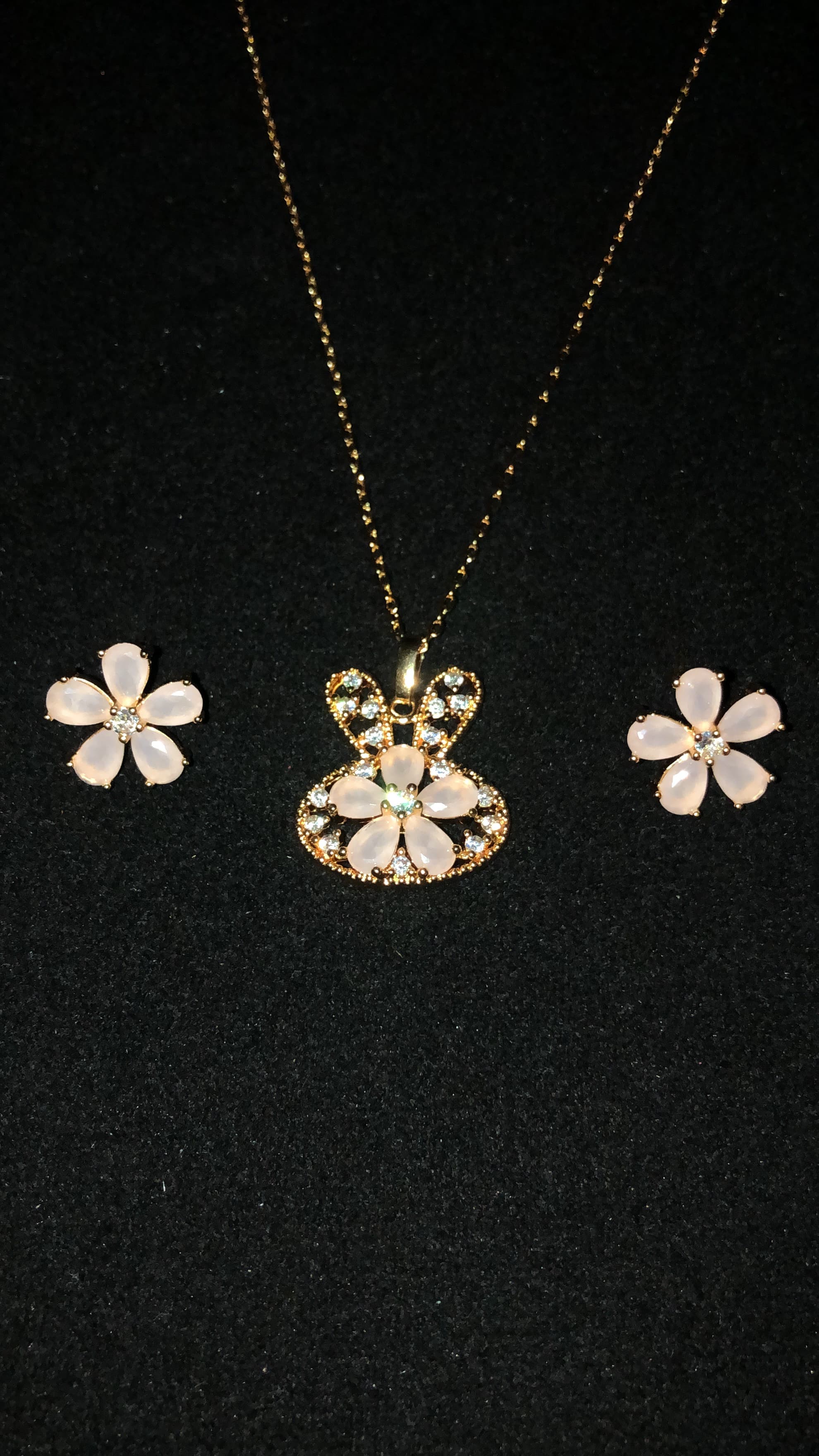 Honey Bunny Floral Set - View Details Honey Bunny Floral Set - Image 4